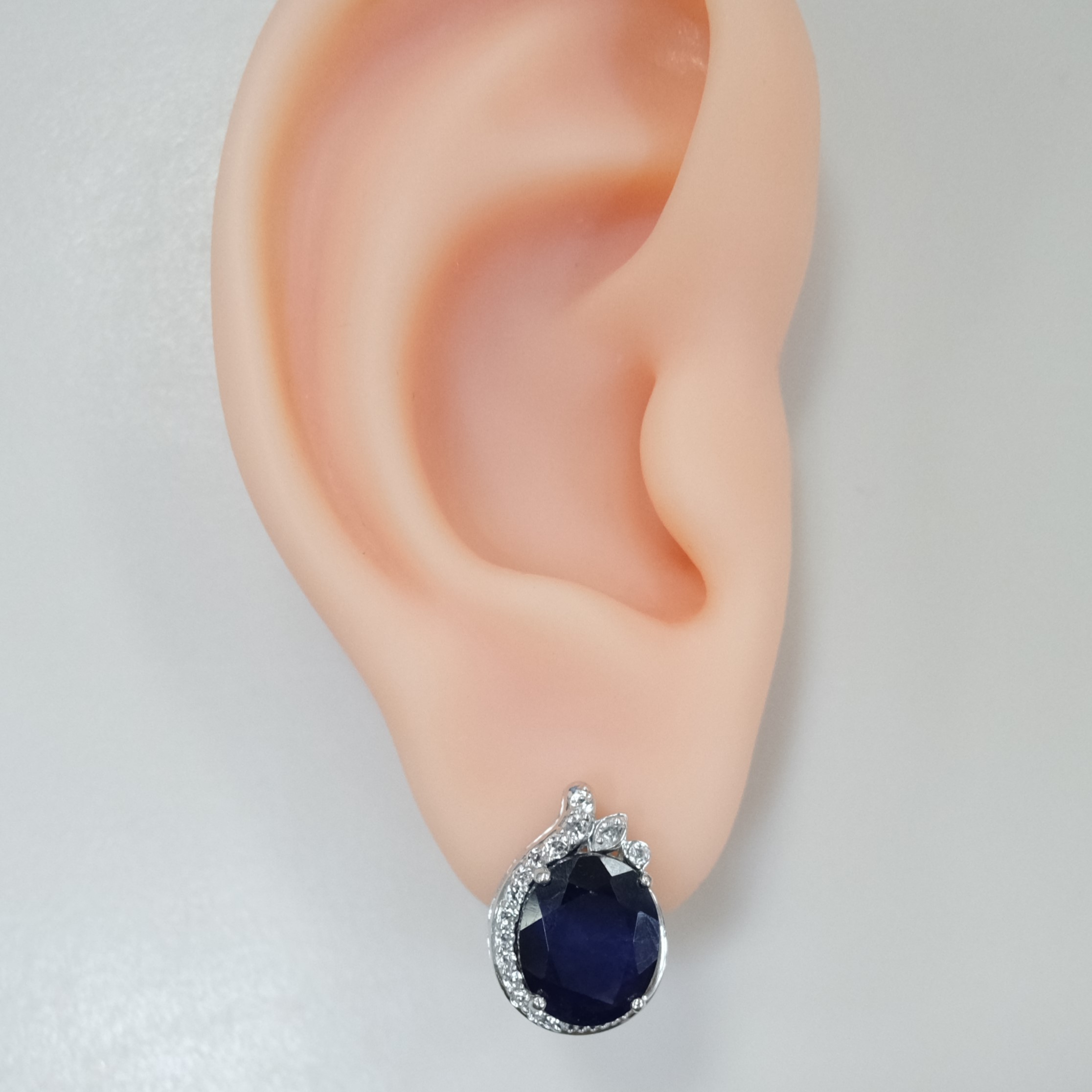 Серебряные серьги с сапфирами